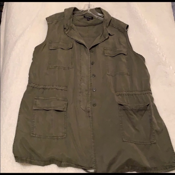 Vest - Picture 2 of 6